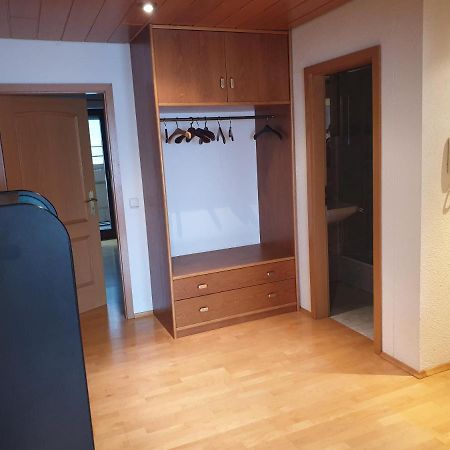 Wohnung Fuer 4 Personen, 2 Schlafzimmer, 2 Parkplaetze, Wlan คอนสตานซ์ ภายนอก รูปภาพ
