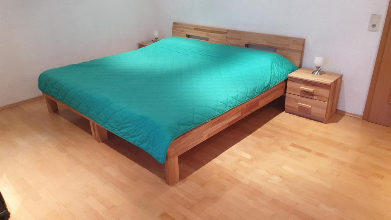 Wohnung Fuer 4 Personen, 2 Schlafzimmer, 2 Parkplaetze, Wlan คอนสตานซ์ ภายนอก รูปภาพ