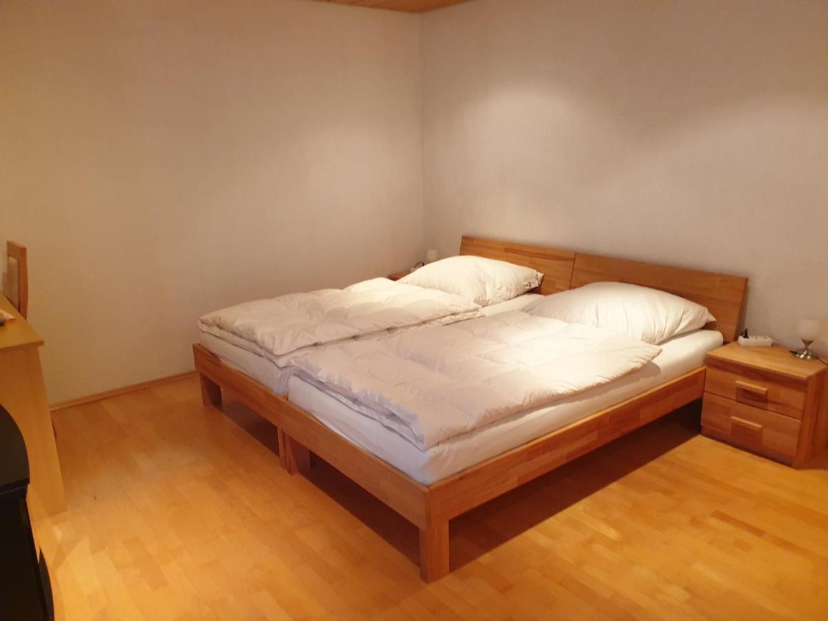 Wohnung Fuer 4 Personen, 2 Schlafzimmer, 2 Parkplaetze, Wlan คอนสตานซ์ ภายนอก รูปภาพ